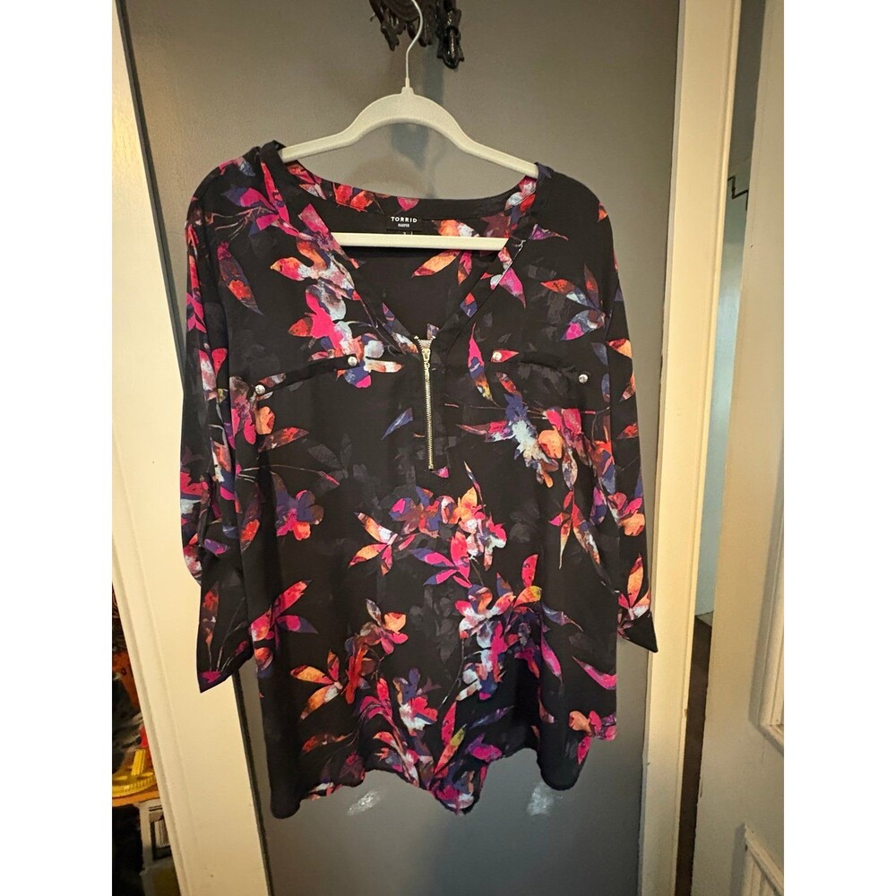 Torrid size 3 black pink floral Harper blouse top